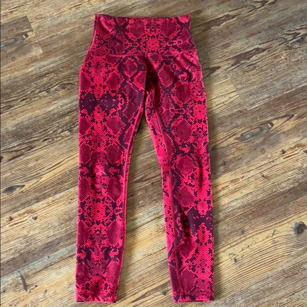 Lululemon size 6